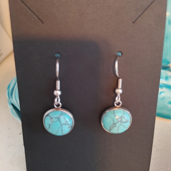 Earrings - Picture 2 of 4